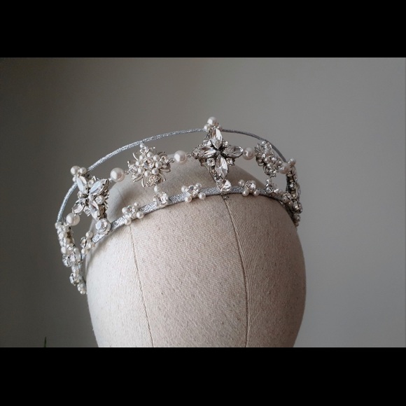 Wedding Bridal Tiara - Picture 5 of 8